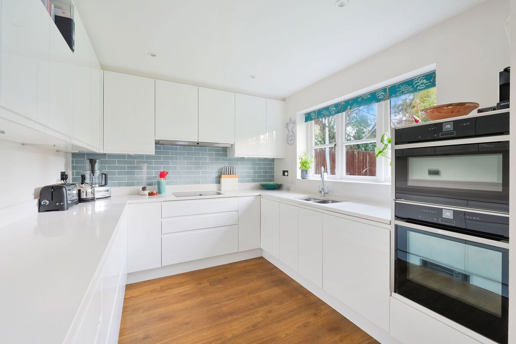 Property photo 2 of 23