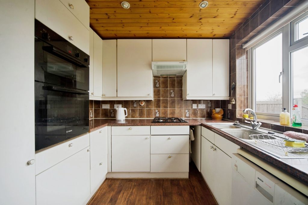 Property photo 3 of 17 Photo