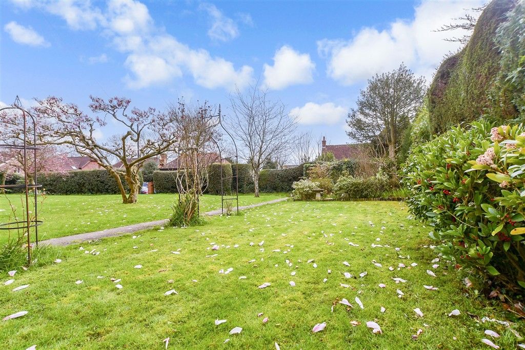 Property photo 1 of 15 Front Garden