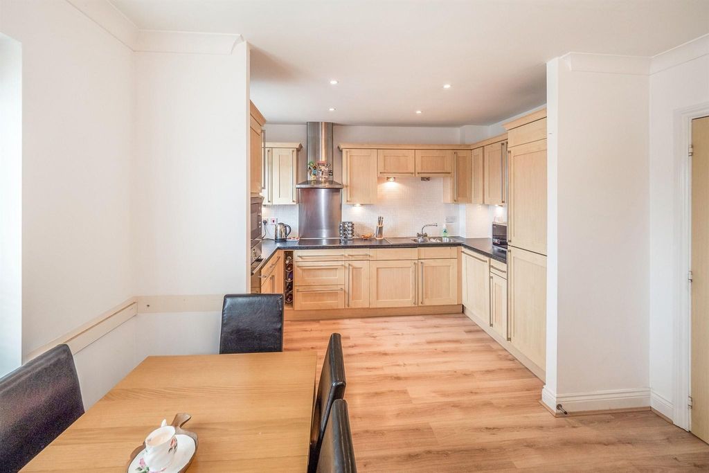 Property photo 3 of 12 Kitchen