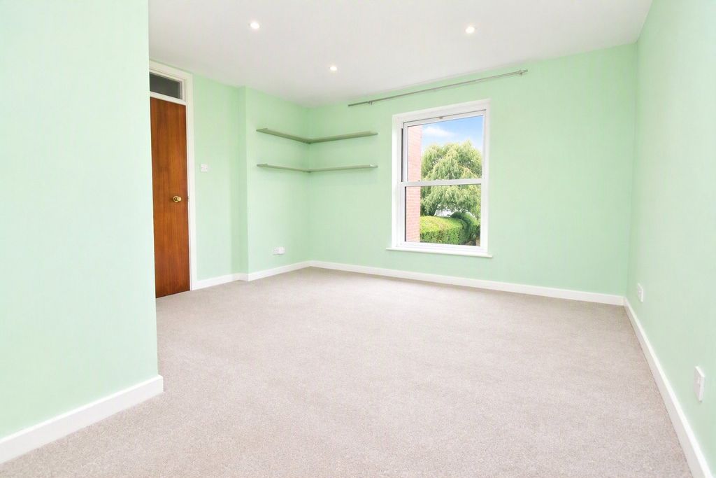 Property photo 3 of 8 Picture No. 12