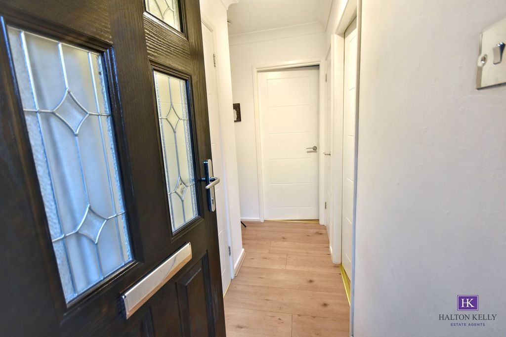 Property photo 2 of 31