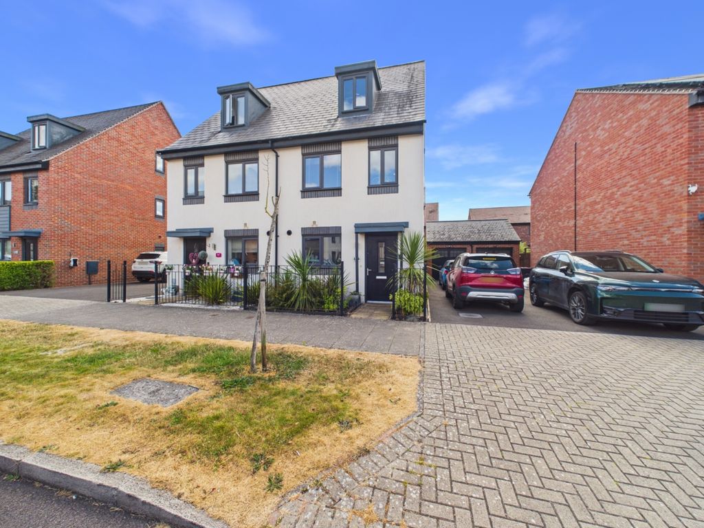 Property photo 1 of 17 Cam01445G0-Pr0879-Still016