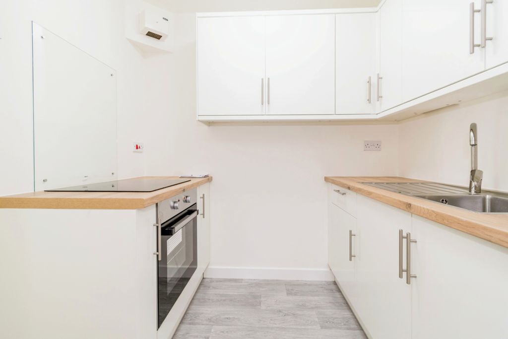 Property photo 2 of 10 Kitchen