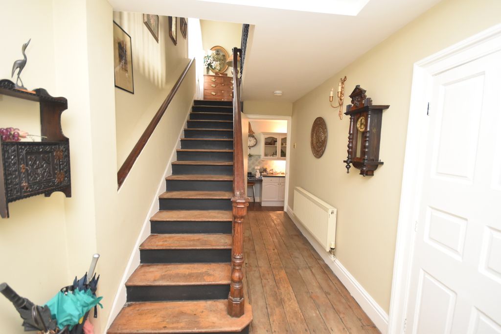 Property photo 3 of 16 Entrance Hall