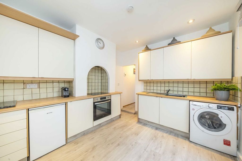 Property photo 3 of 6