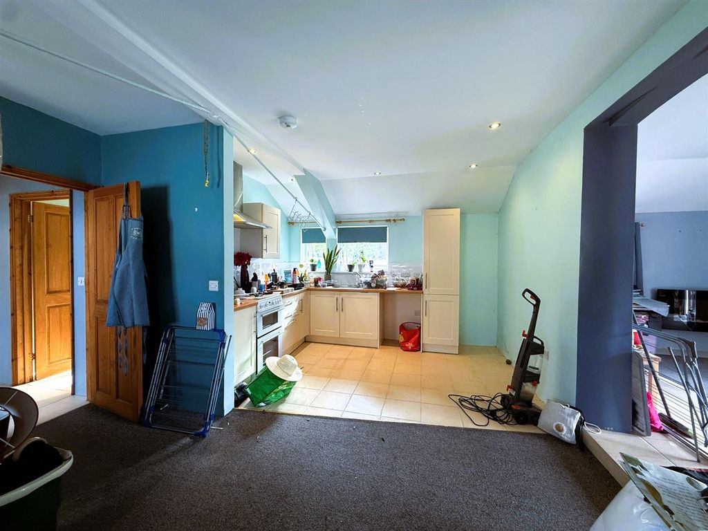 Property photo 3 of 14 Kitchen Diner