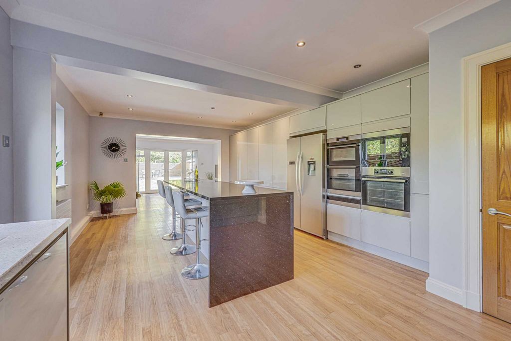 Property photo 3 of 45