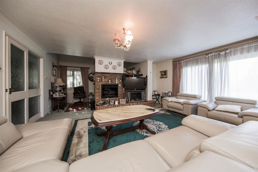 Property photo 3 of 23