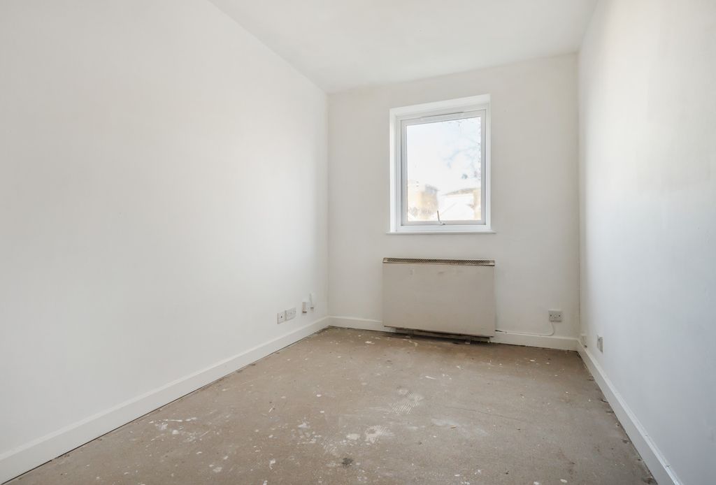 Property photo 3 of 8 Living Area