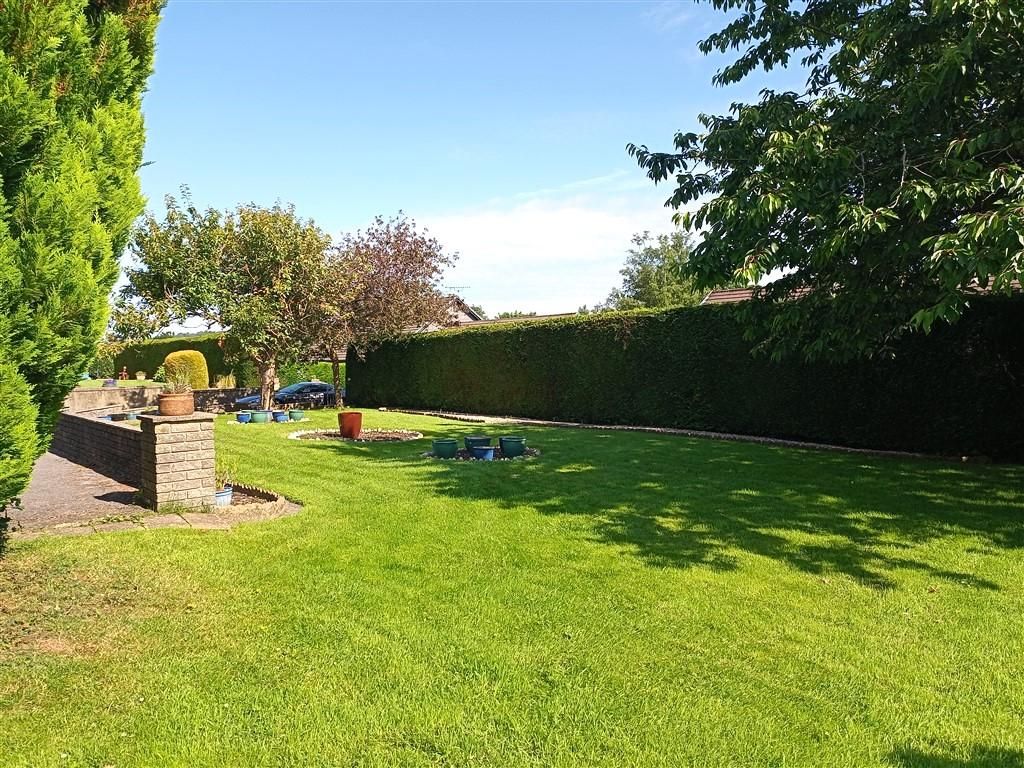 Property photo 3 of 23 Front Lawns - View 2