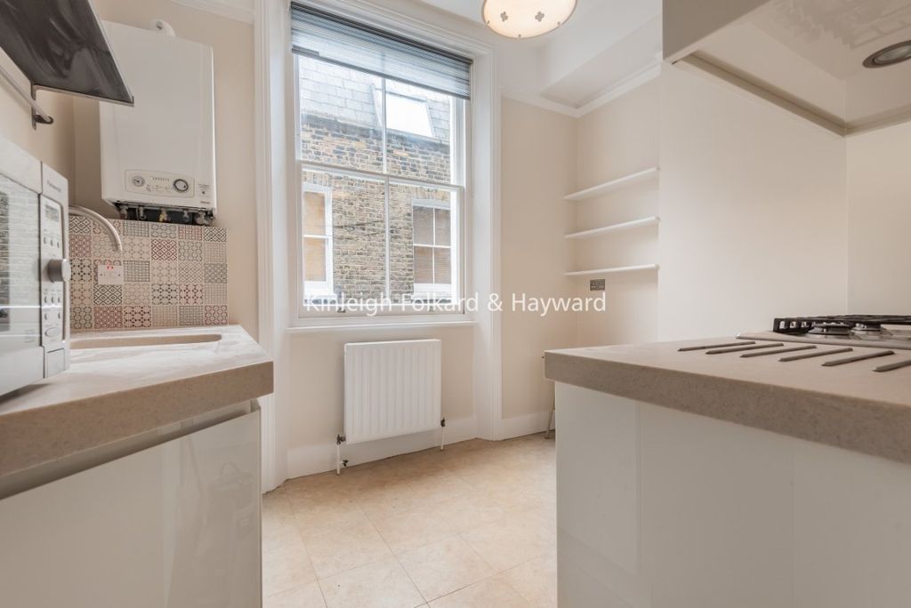 Property photo 3 of 6 Kitchen