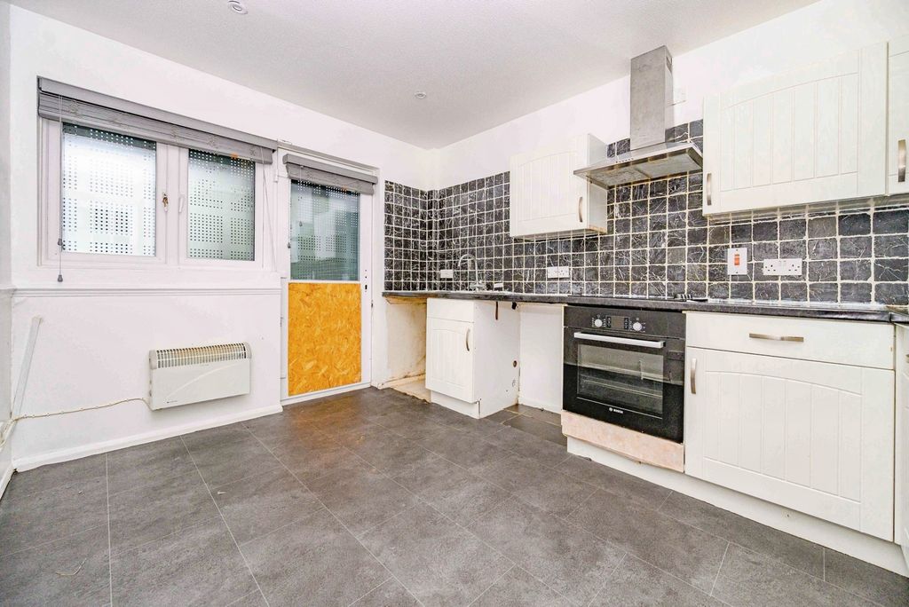 Property photo 2 of 14 Photo