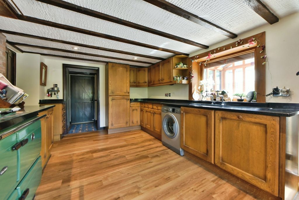 Property photo 2 of 18 Bespoke Kitchen