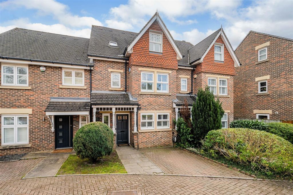 Property photo 1 of 21 Water Mead, 7 (19).Jpg