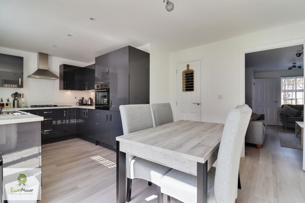 Property photo 3 of 19 Kitchen Diner - Ewemove Cannock