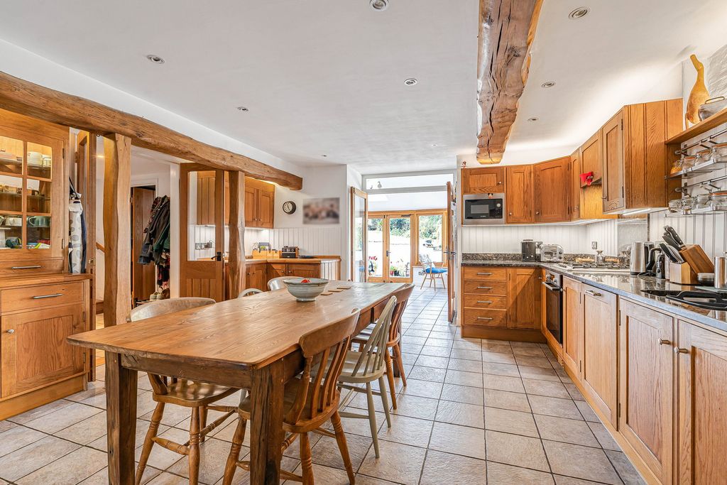 Property photo 2 of 24