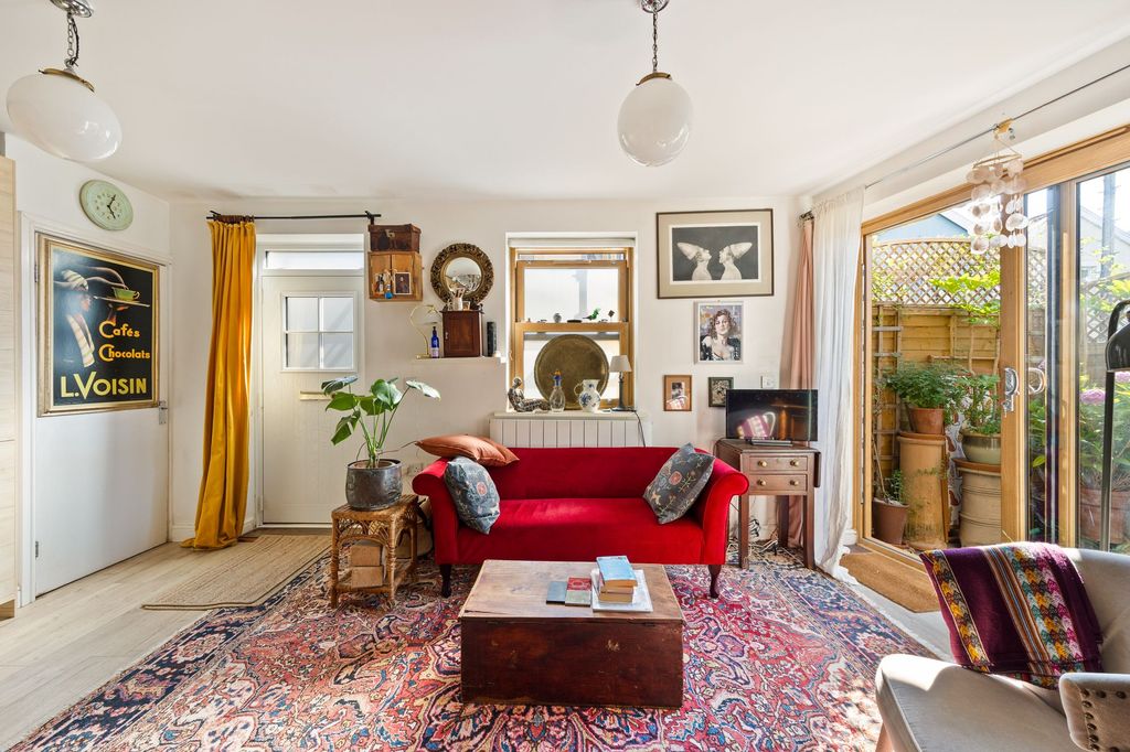 Property photo 1 of 25