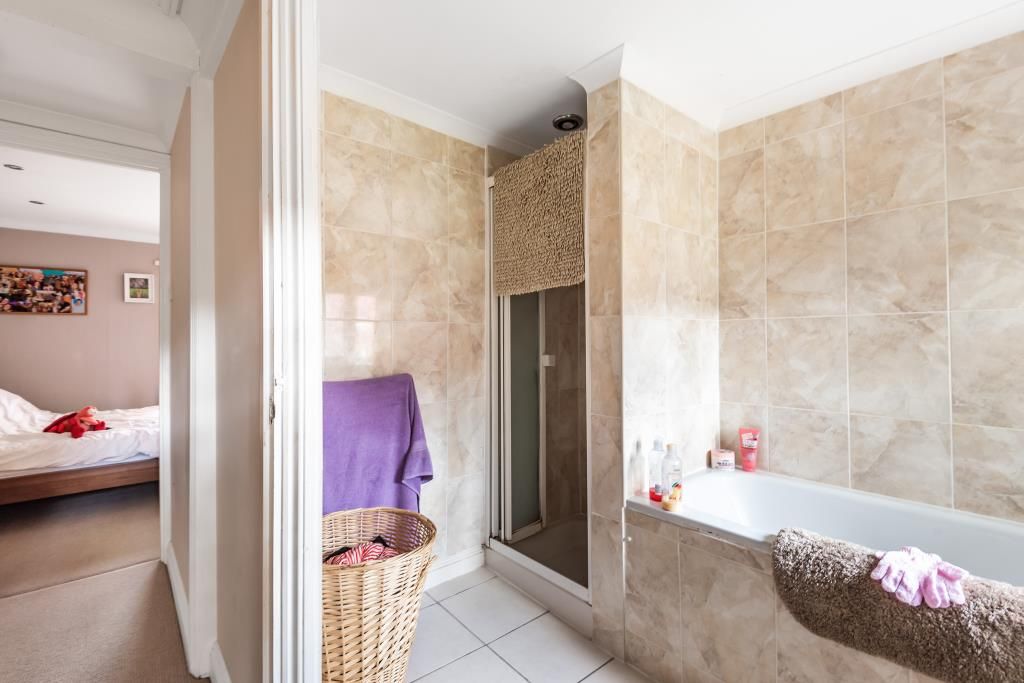 Property photo 3 of 9 Bathroom