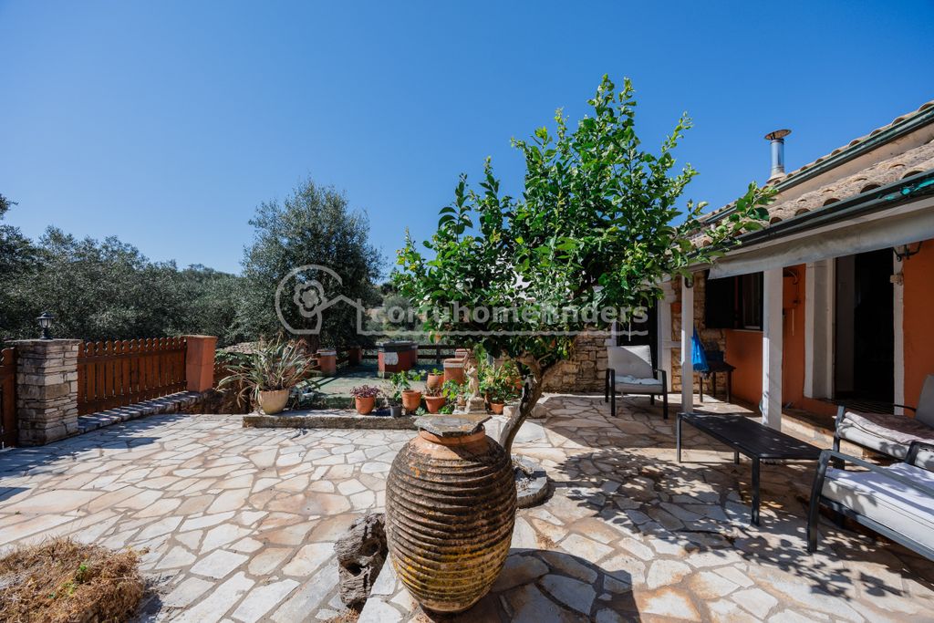 Property photo 3 of 21 Front Courtyard