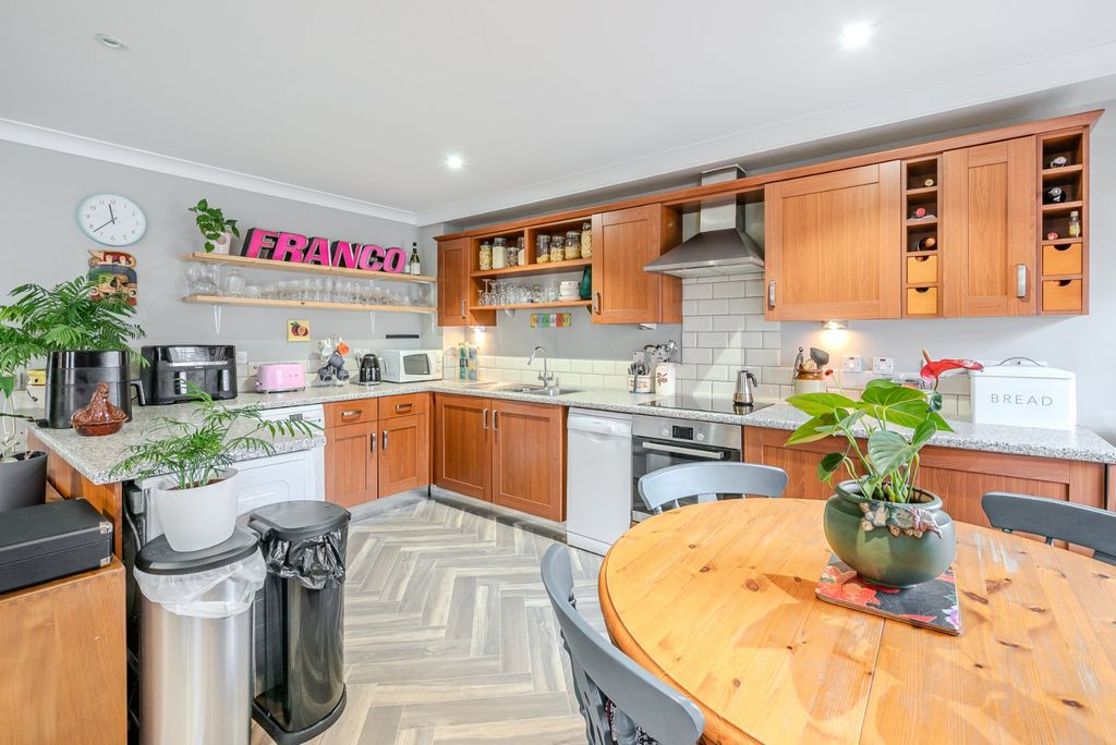 Property photo 2 of 18 Picture No. 10