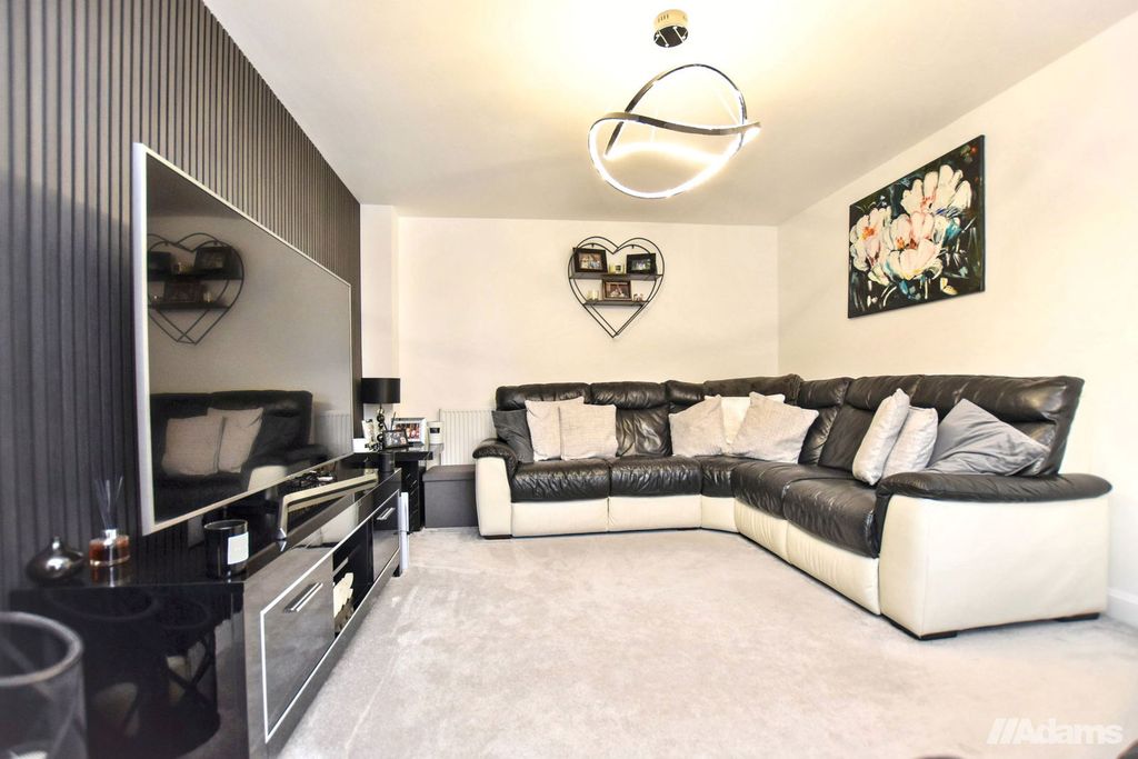 Property photo 3 of 33