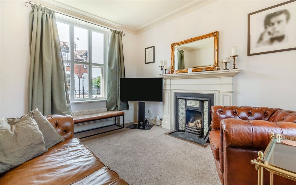 Property photo 3 of 14 Sitting Room