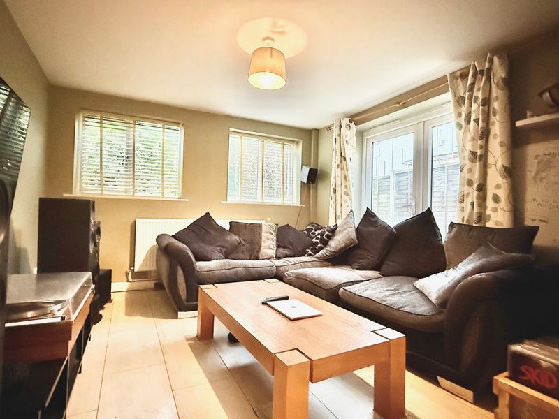 Property photo 2 of 11 Photo 4