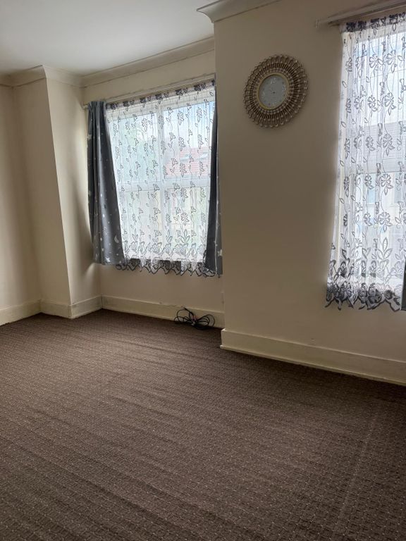 Property photo 1 of 29 4 Bedroom Mid Terrace House