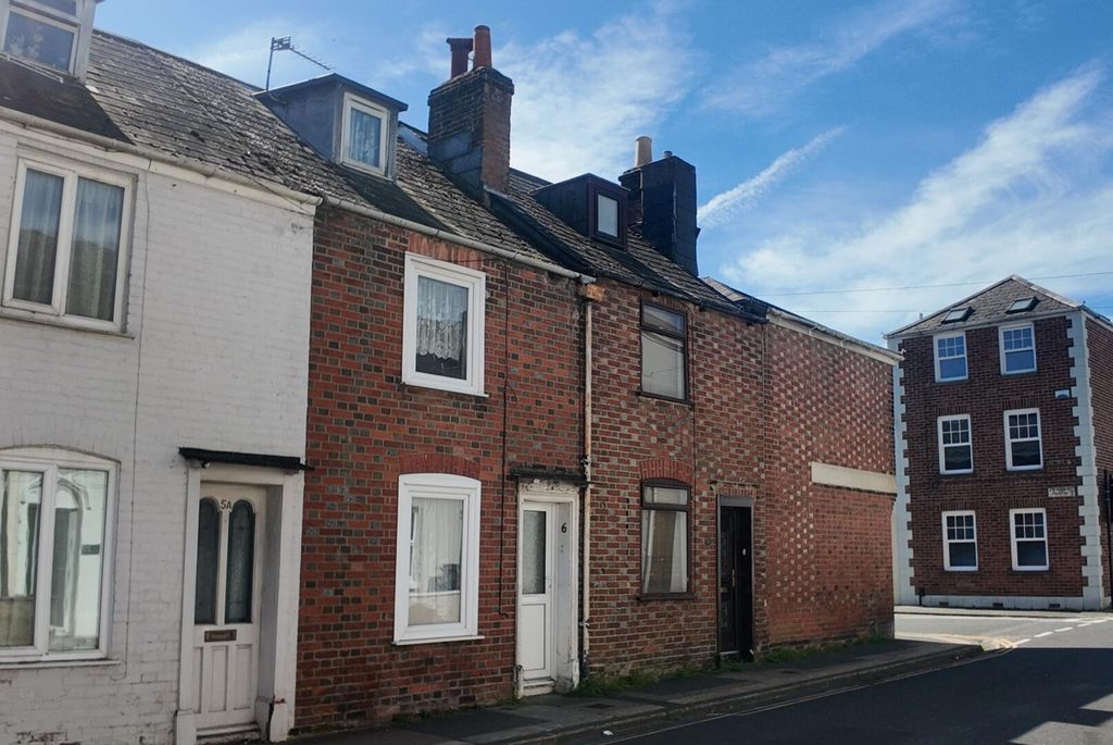 Property photo 1 of 21 Front (Exterior)