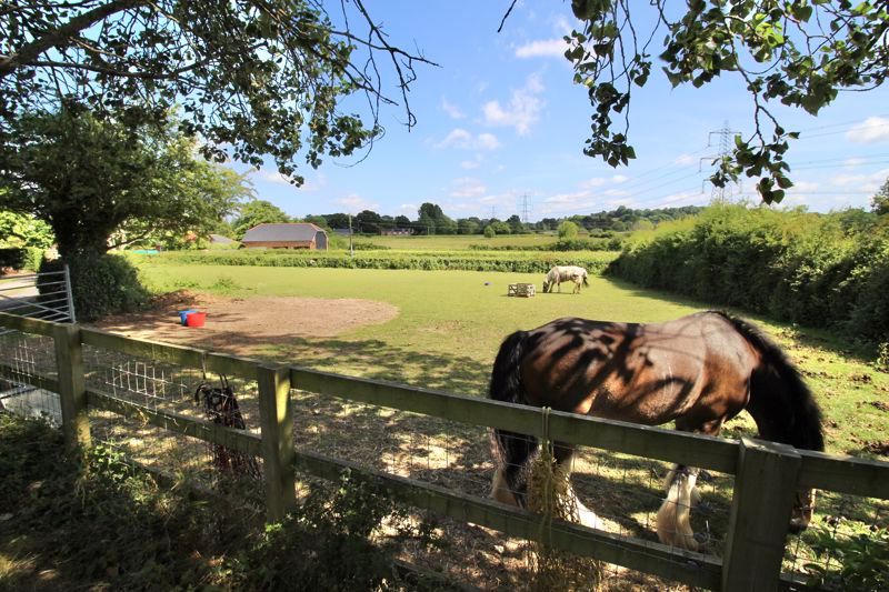 Property photo 3 of 31 Paddock
