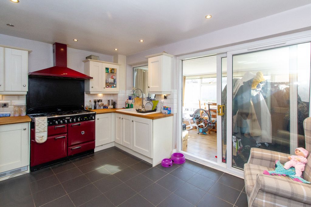 Property photo 2 of 26 Picture No. 13