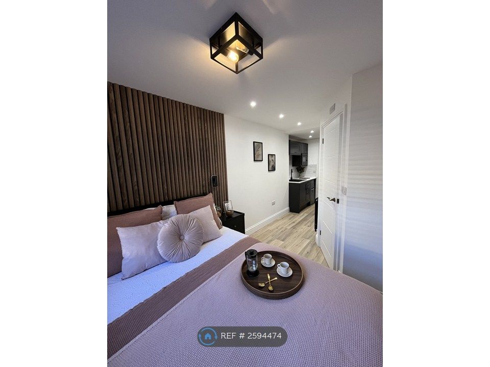 Property photo 1 of 14 Room 2