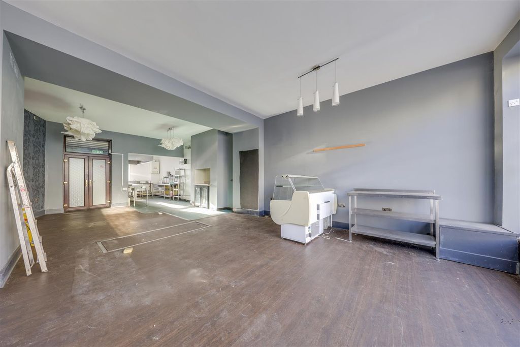 Property photo 2 of 25 Shop Floor