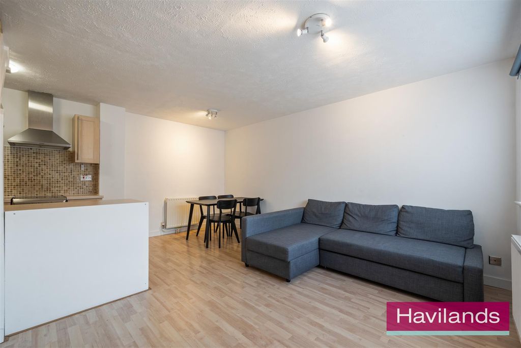Property photo 2 of 12 Mahon Close-7.Jpg