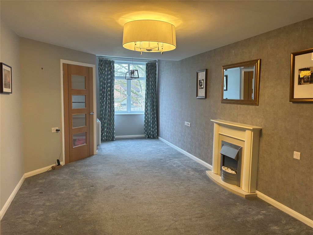 Property photo 3 of 10 Lounge/Dining Room
