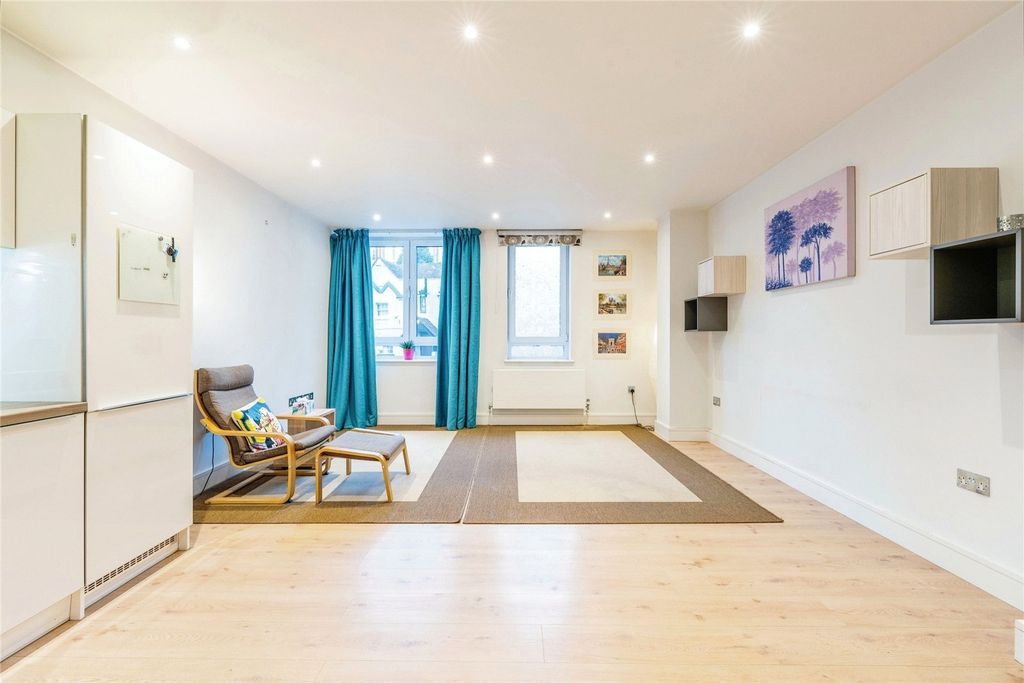 Property photo 3 of 16 Picture No. 13