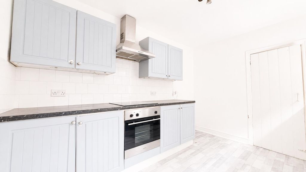 Property photo 2 of 18 B16c8Ffb-2595-4853-Bc9E-3Fc9376Bdafa.Png