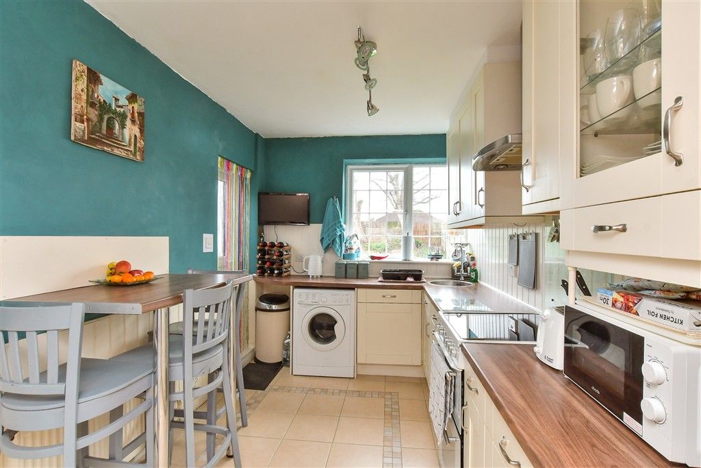 Property photo 3 of 12 Kitchen