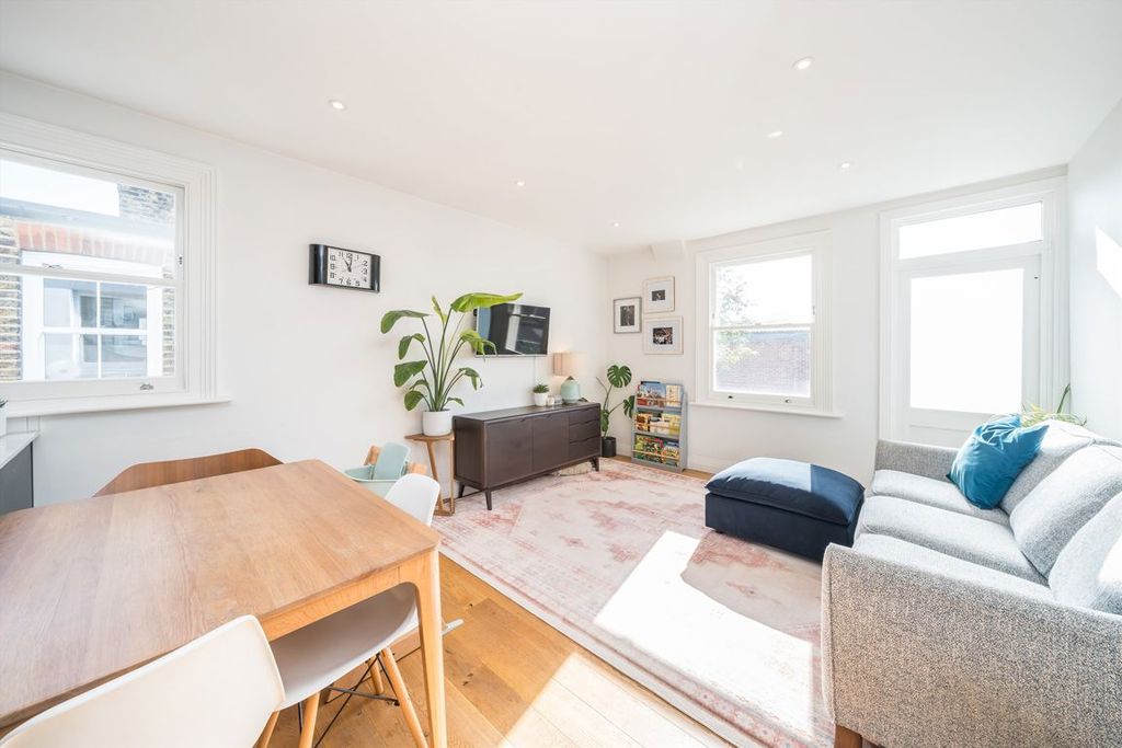 Property photo 2 of 7