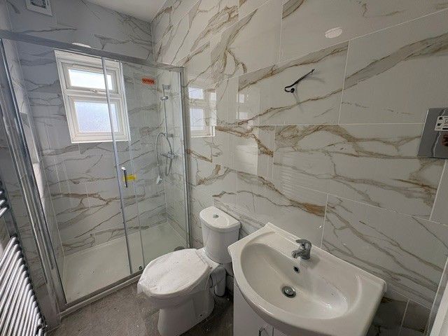 Property photo 1 of 5 Bathroom (Generic Photo)