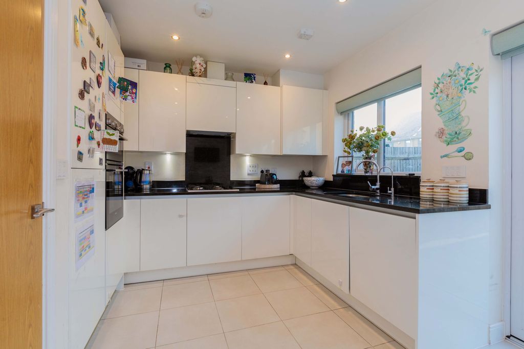 Property photo 2 of 18 6 Wallingford Way-12