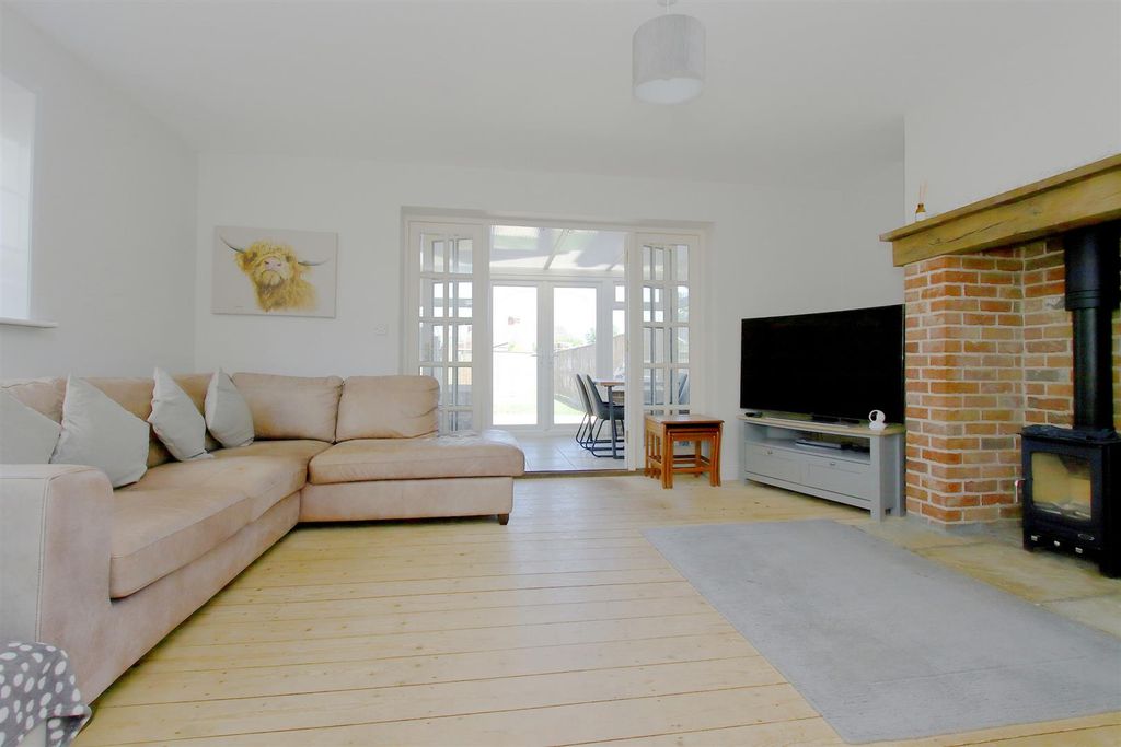 Property photo 2 of 15 Beech Cottage Winterslow Ph82.Jpg