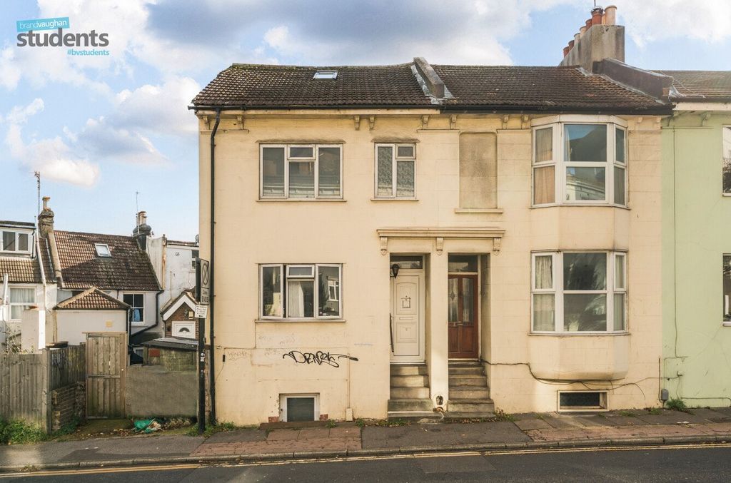 Property photo 1 of 10 Db9457B0-4Eee-40c...