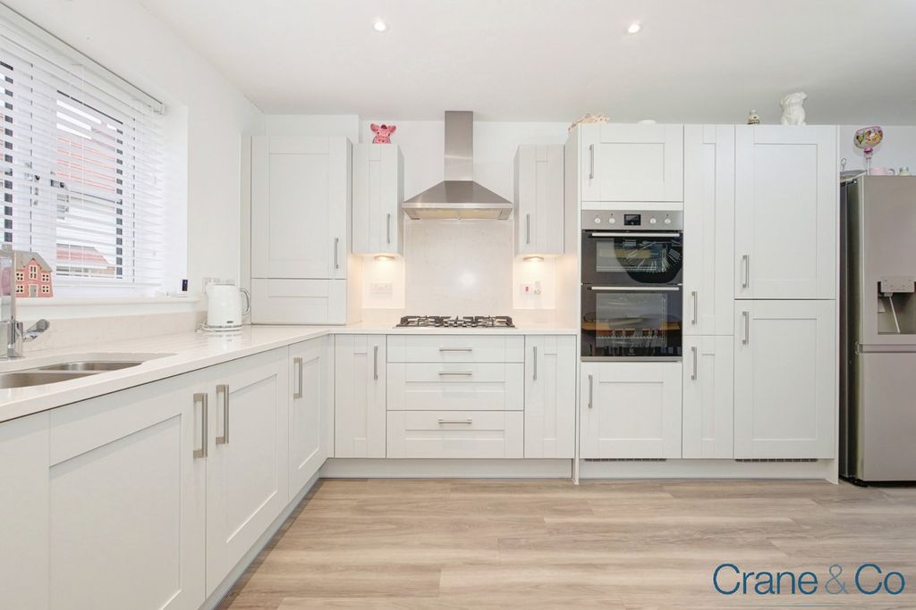 Property photo 2 of 35