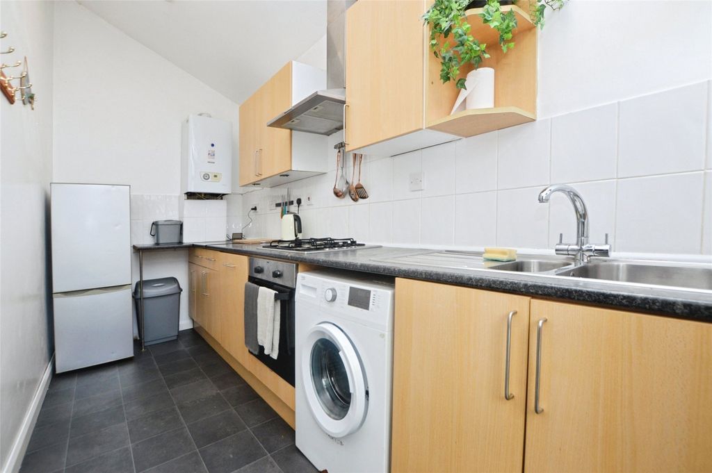 Property photo 3 of 7 3 - Picture No. 04