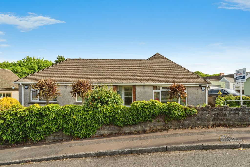 Property photo 3 of 17 Photo