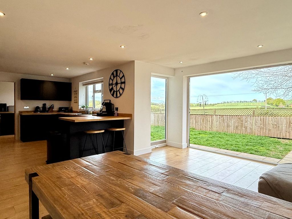 Property photo 2 of 32