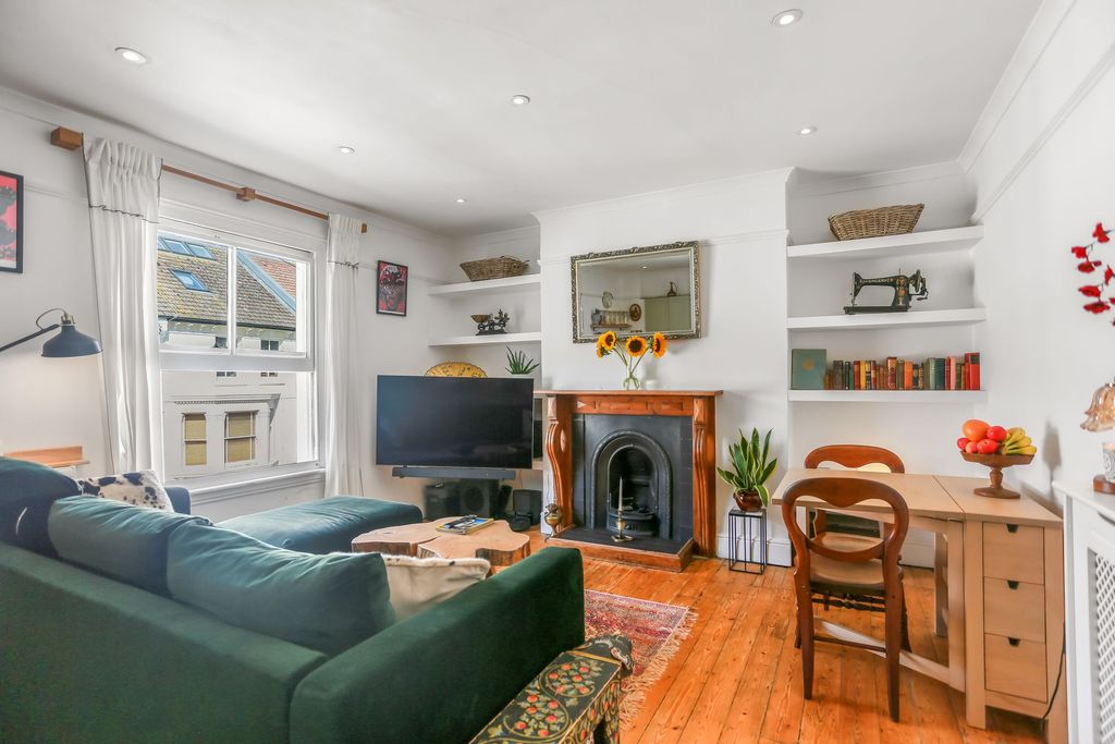 Property photo 2 of 17