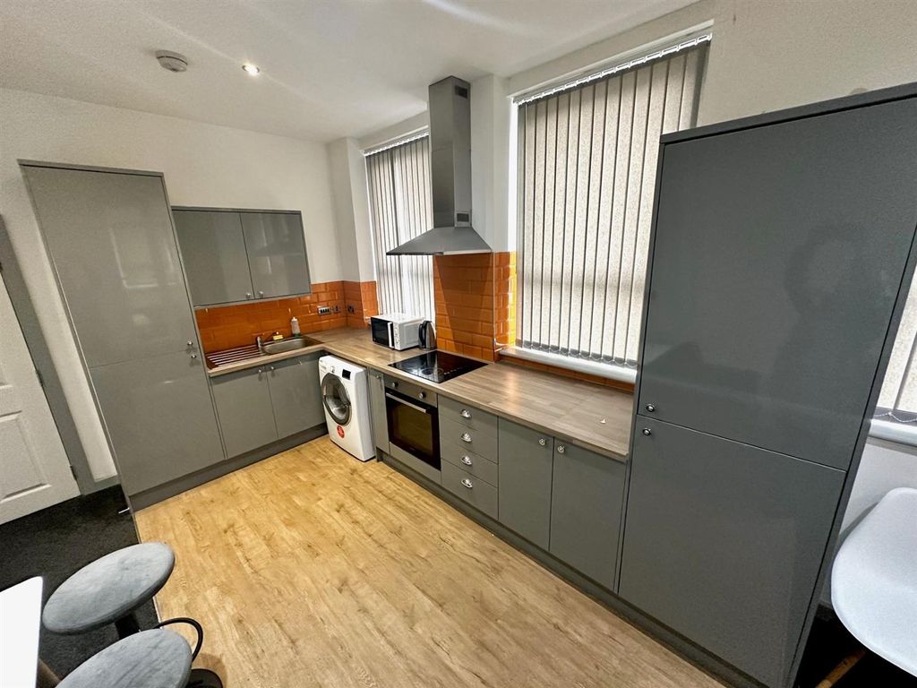 Property photo 3 of 5 Kitchen